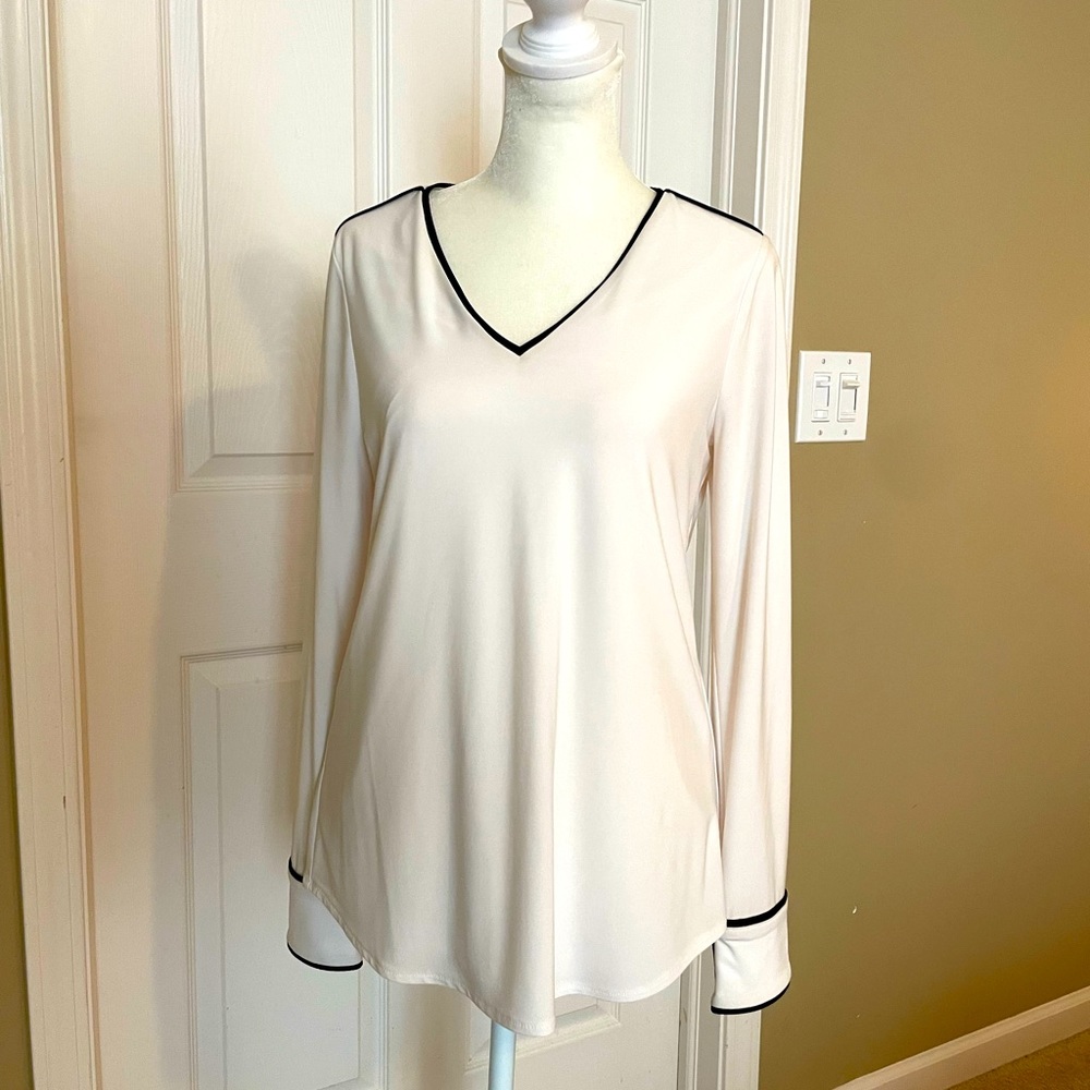 White House | Black Market white blouse with black piping detail, size XS
